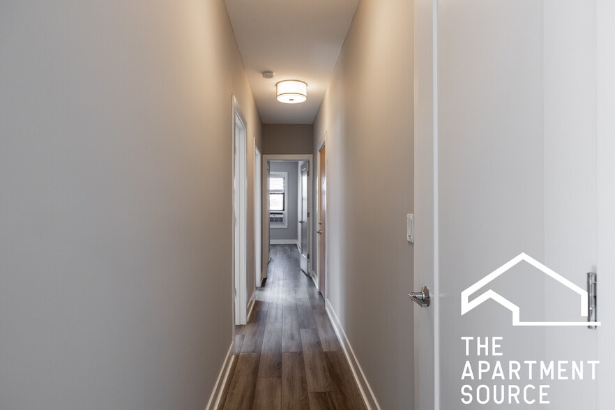 Building Photo - 3925 N Janssen Ave