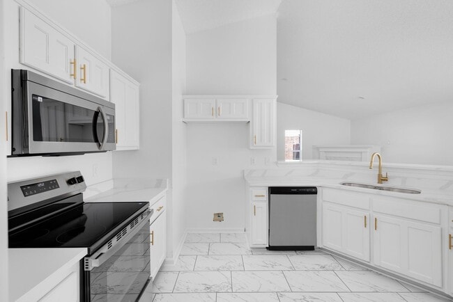 Building Photo - Recently renovated 3 bedroom, 2 bathroom h...