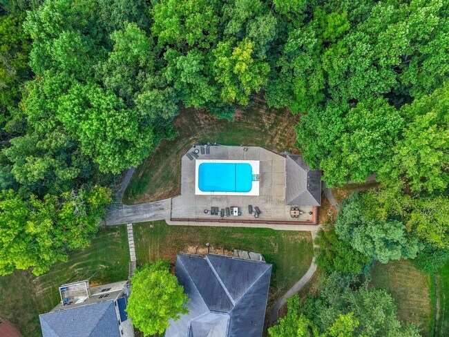 Building Photo - 3 Bedroom 2 Bath Pet Friendly Home For Rent with Community Pool Access!