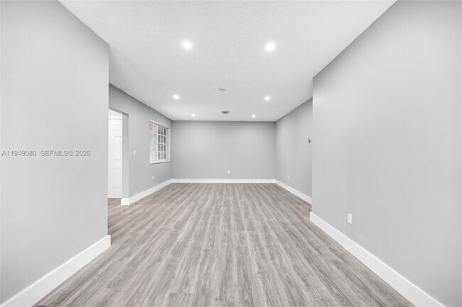 Building Photo - 645 NE 149th St