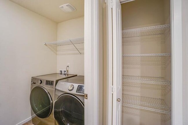 Building Photo - 5824 NE 80th Ct