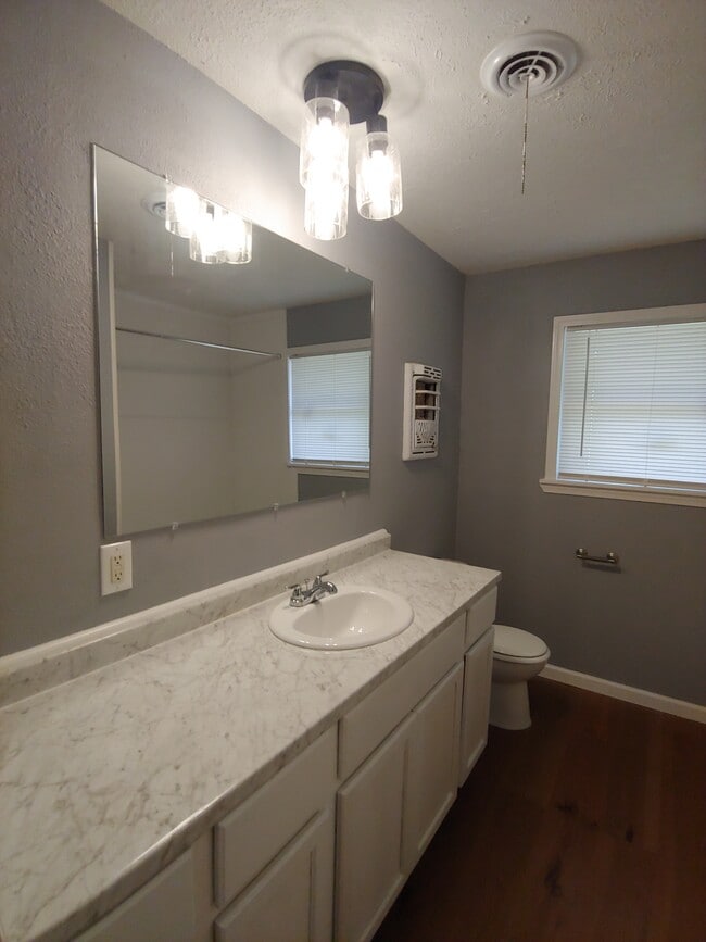 Building Photo - 280 Morris Dr