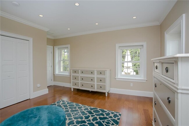 Building Photo - 241 Ruggles Ave