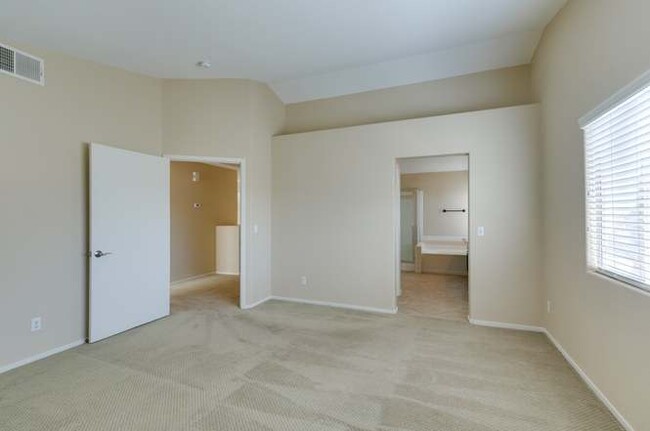 Building Photo - 2193 Eaglecloud Dr