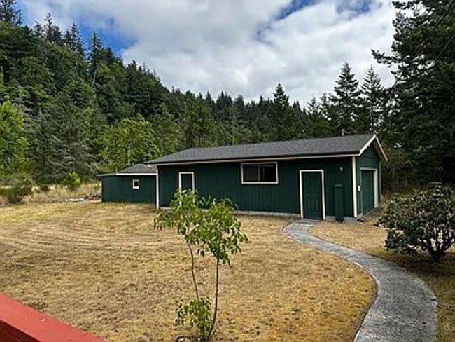 Building Photo - Chinook, WA 3 Bedroom 2 Bath Home with Vie...