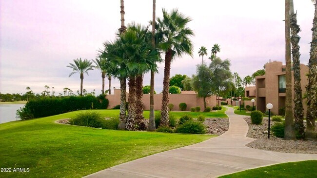 Building Photo - 7401 N Scottsdale Rd