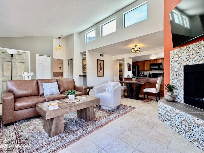 Building Photo - 5051 N Sabino Canyon Rd