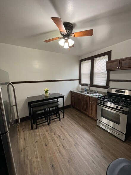 Building Photo - 1219 N Laramie Ave