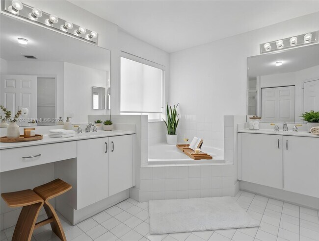 Building Photo - 11186 NW 73rd Terrace