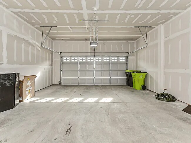 Building Photo - 356 Honey Tree Wy