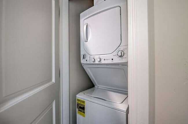 Building Photo - Winter Rental