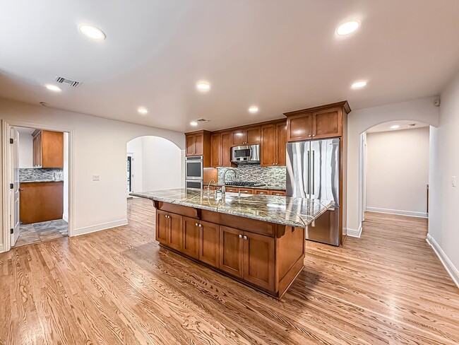 Building Photo - Upgraded Sherman Oaks 4+4 home - Ready for Move In!