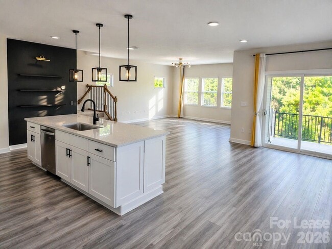 Building Photo - 2019 Red Ash Dr