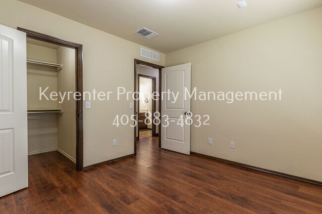 Building Photo - 2405 SW 138th St