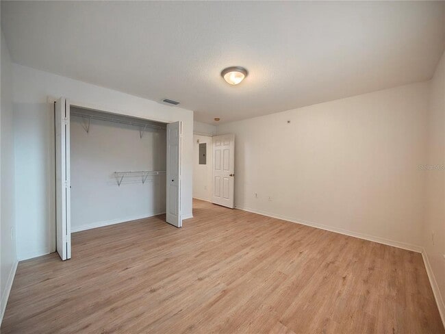 Building Photo - 5471 Vineland Rd