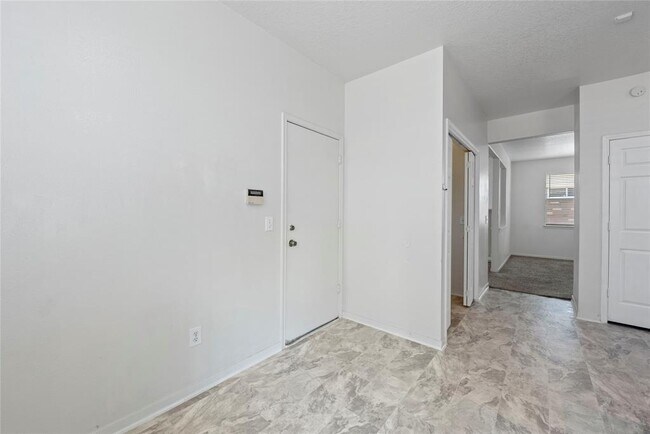 Building Photo - 2919 Blue Dawn Dr