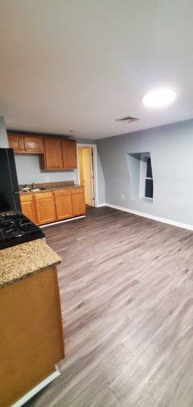 Building Photo - 84 Danforth St