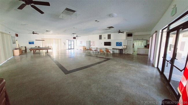 Building Photo - 2860 Somerset Dr