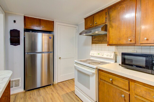 Building Photo - 824 Wabank St