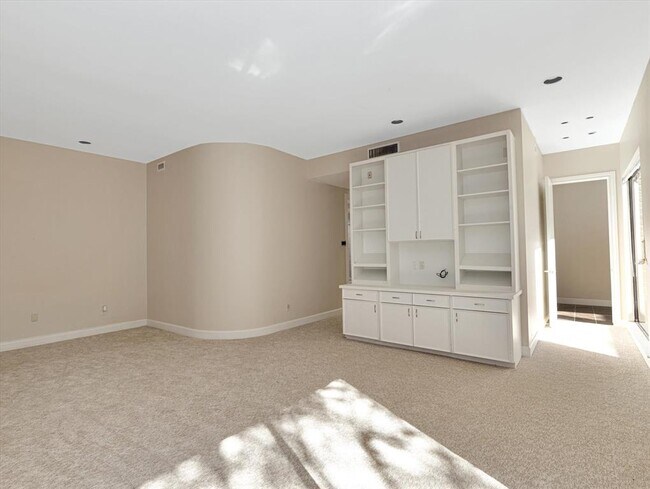 Building Photo - 5600 San Felipe St