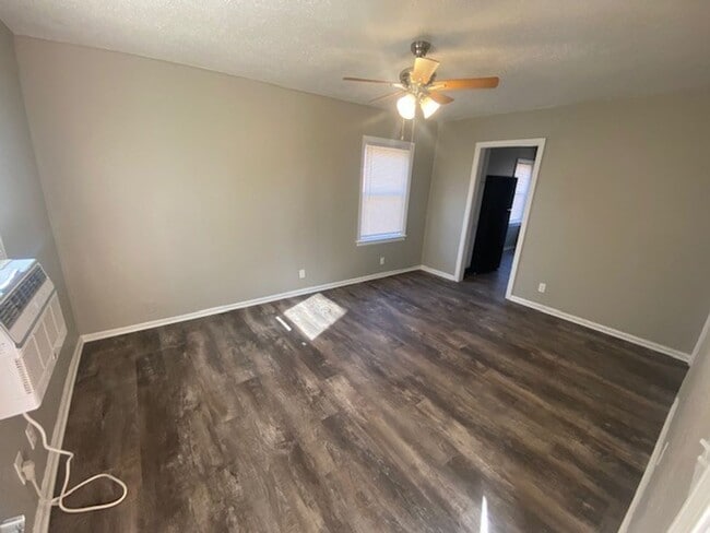 Building Photo - Central Park Apartments