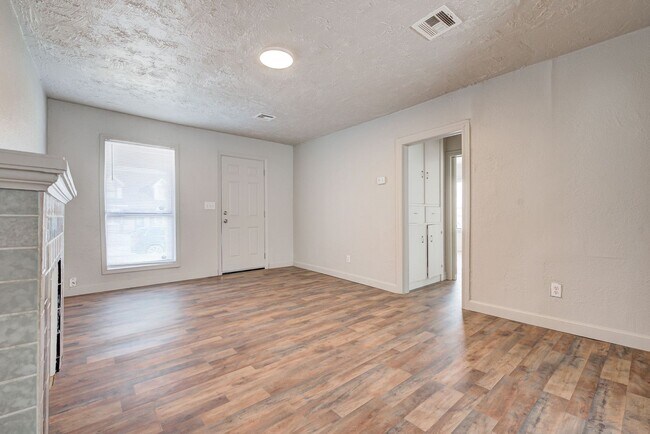 Building Photo - 1426 NE 24th St