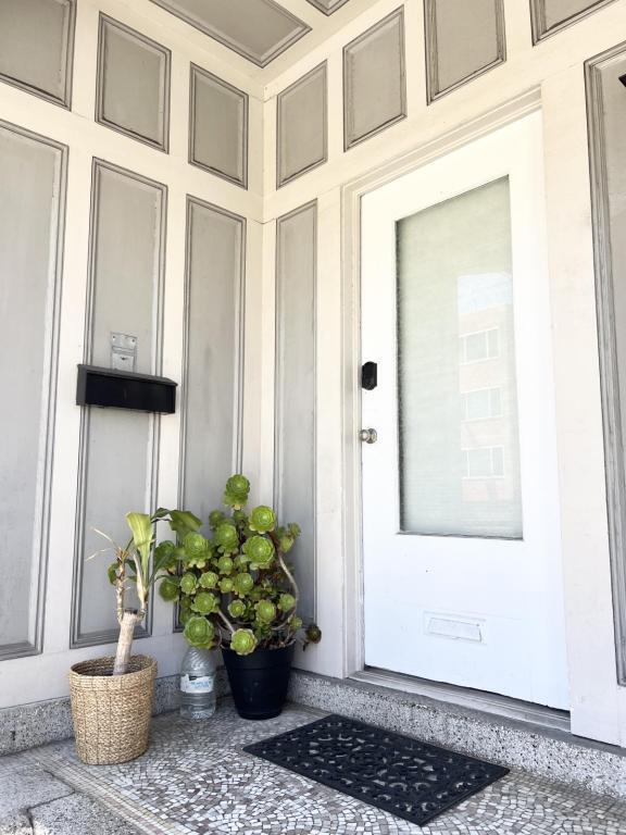 Building Photo - 549 6th Ave