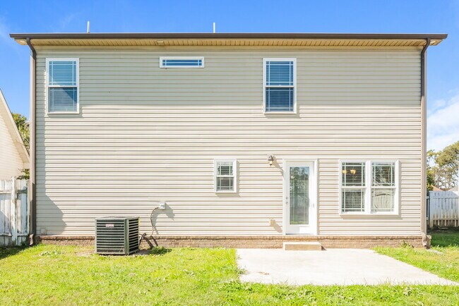 Building Photo - 2805 Painted Pony Dr