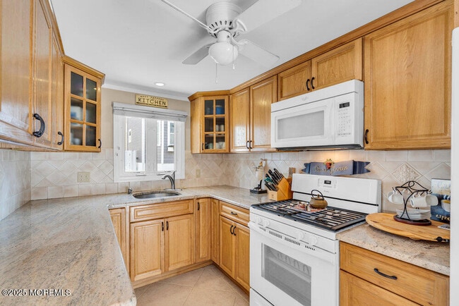 Building Photo - 102 W Colony Rd