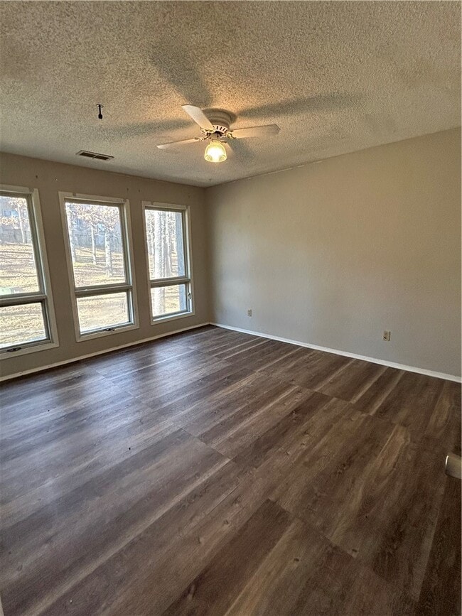 Building Photo - 17 Dogwood Dr