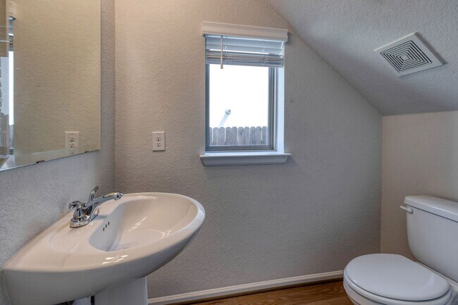 Building Photo - 125 Rangel Dr