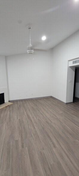 Building Photo - 7142 N Holiday Dr