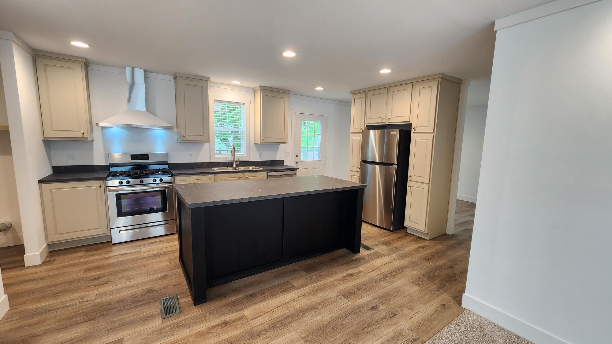 Building Photo - 3735 Pinoak St