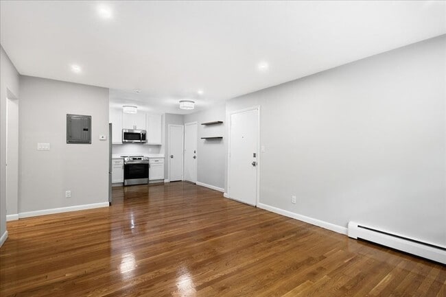 Building Photo - 11 Schubert St