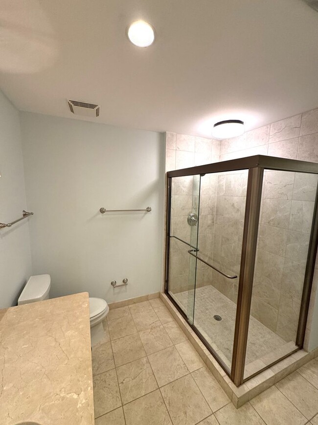 Building Photo - Large 2BR/2.5BA in Georgetown Heights with...