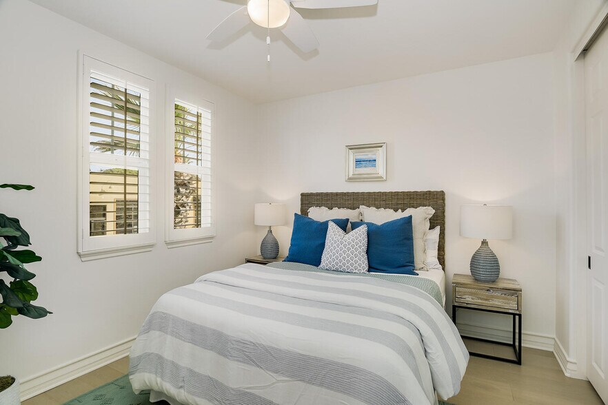 Building Photo - 409 N Cedros Ave