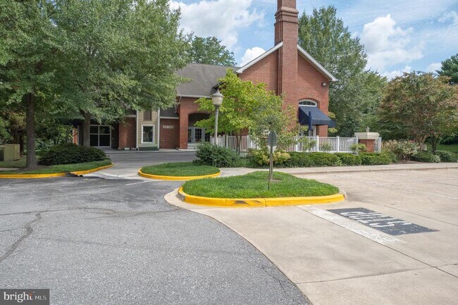 Building Photo - 5705 Chapman Mill Dr