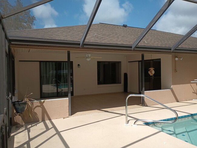 Building Photo - 3 bedroom 2 bathroom 1948 Sq ft Pool Home ...