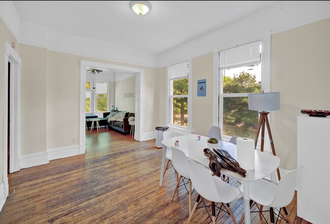 Building Photo - 2142 Maple Ave