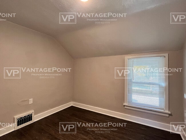 Building Photo - 370 S Main St