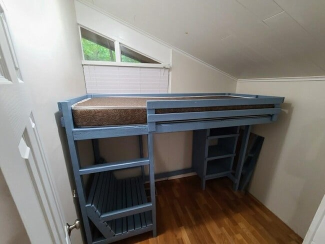 Building Photo - 227 Rockland Dr