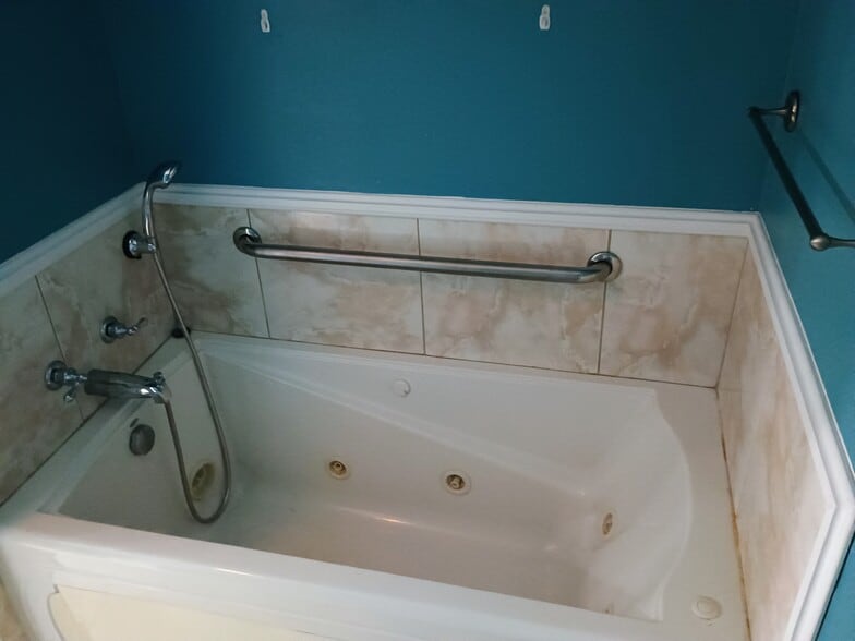 Hotbath/Jaccuzi - 1620 Landry Dr