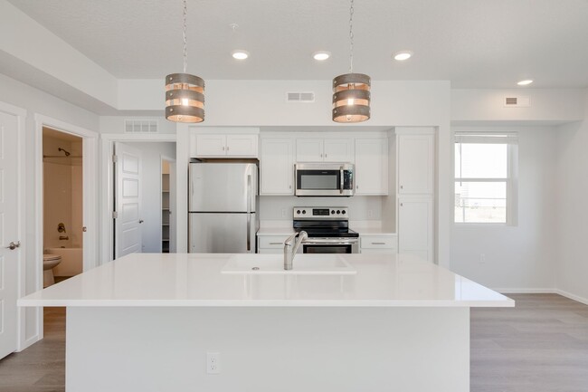 Building Photo - Now Leasing! Brand New, Location, Communit...