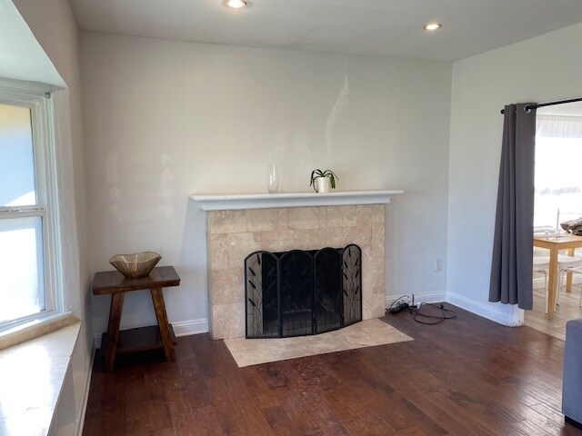 Building Photo - 243 W Elm Ave