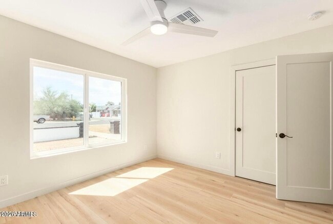 Building Photo - 902 E Fairmount Ave