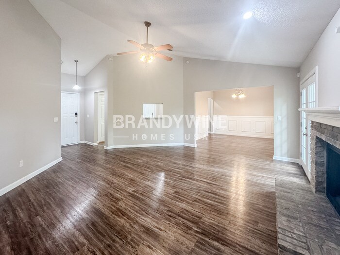 Building Photo - 3847 English Colony Dr N