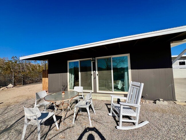 Building Photo - Private Casita with views