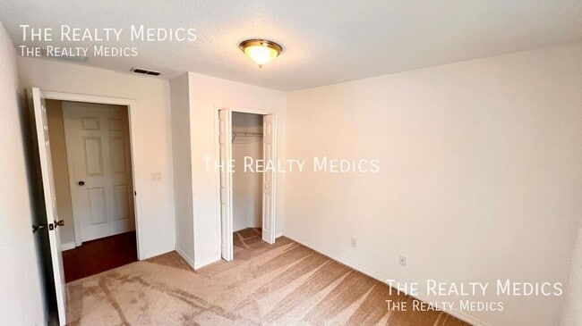 Building Photo - 3658 Oakdale Cir