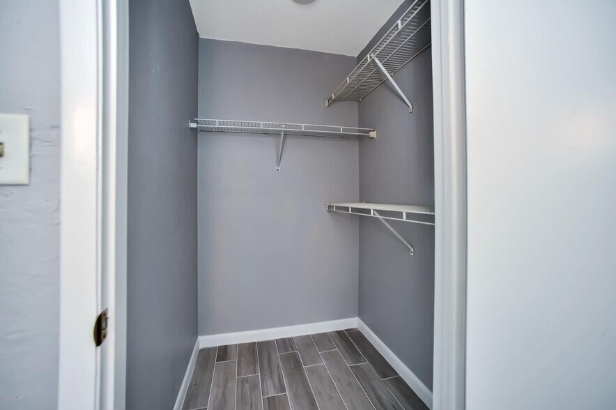 Building Photo - 1801 Island Club Dr