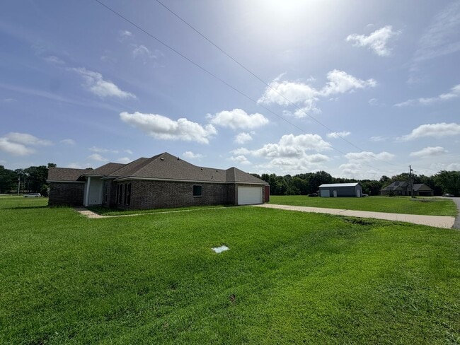 Building Photo - Large lot with Shop for boat or Atvs......